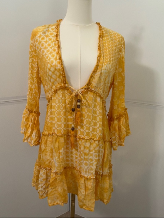 blue island Other - blue island Yellow and White Patterned Top